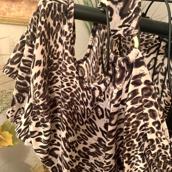 Isabella Rodriguez Top - Picture 3 of 7